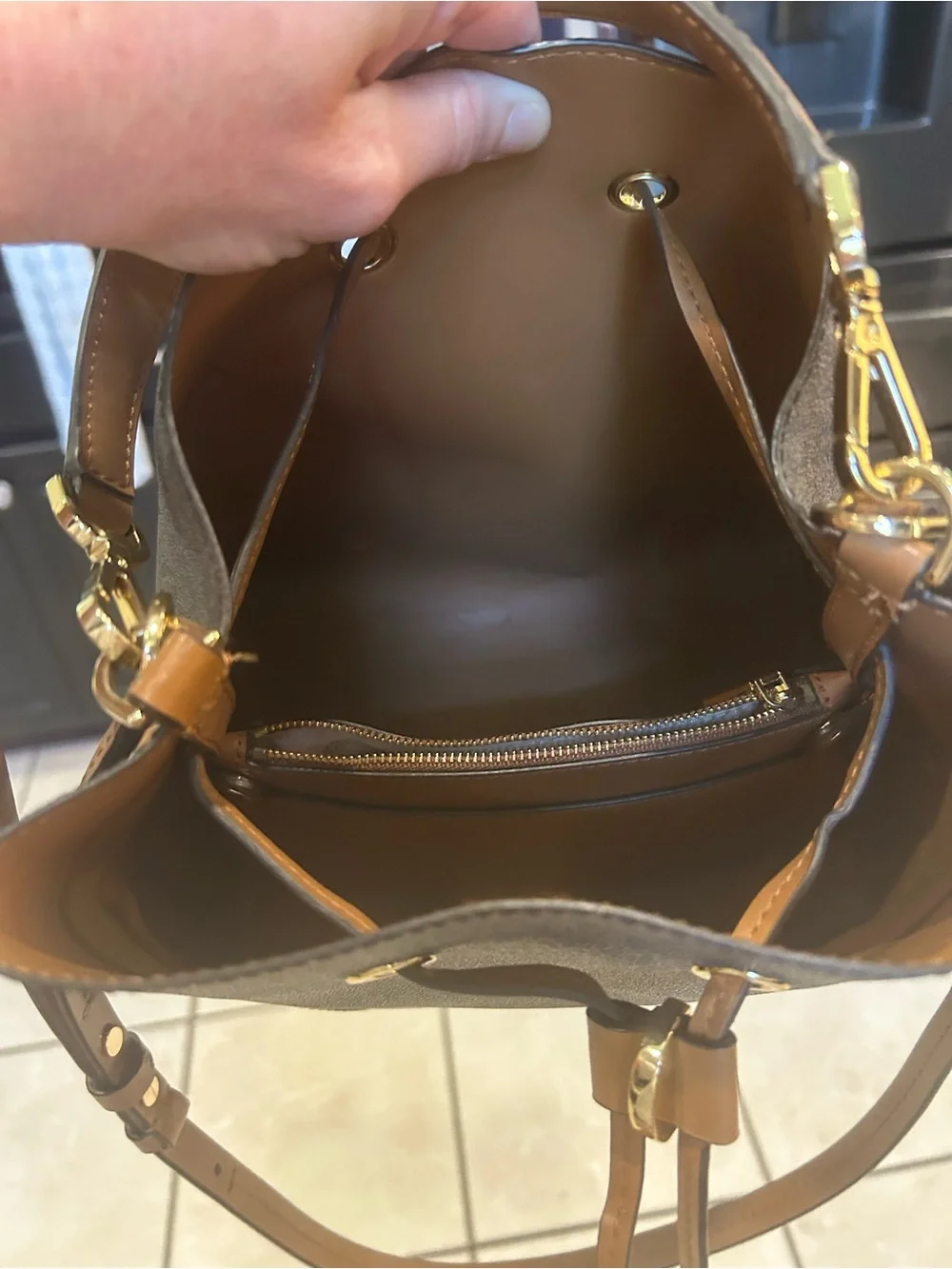 Michael Kors Signature Logo Bucket Bag Brown Cognac Crossbody Quiet Luxury